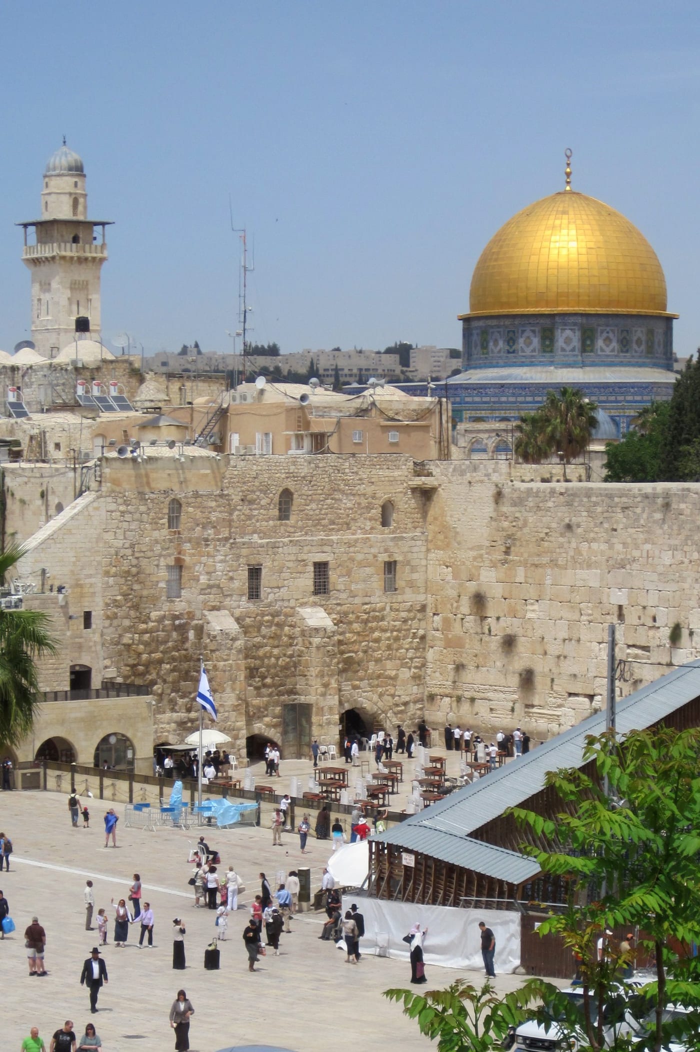 Muro Occidental (Muro de las Lamentaciones) y la Cúpula de la Roca, Jerusalén. El muro es un resto del muro de contención construido por Herodes el Grande alrededor del Monte del Templo en el siglo I a.C. — la estructura más cercana que se conserva al Templo que existía en época de Jesús.